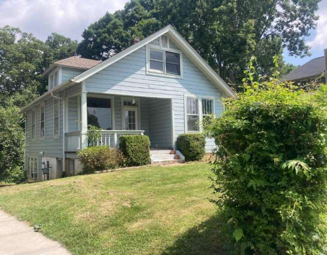 200 Courtland Place, Asheville