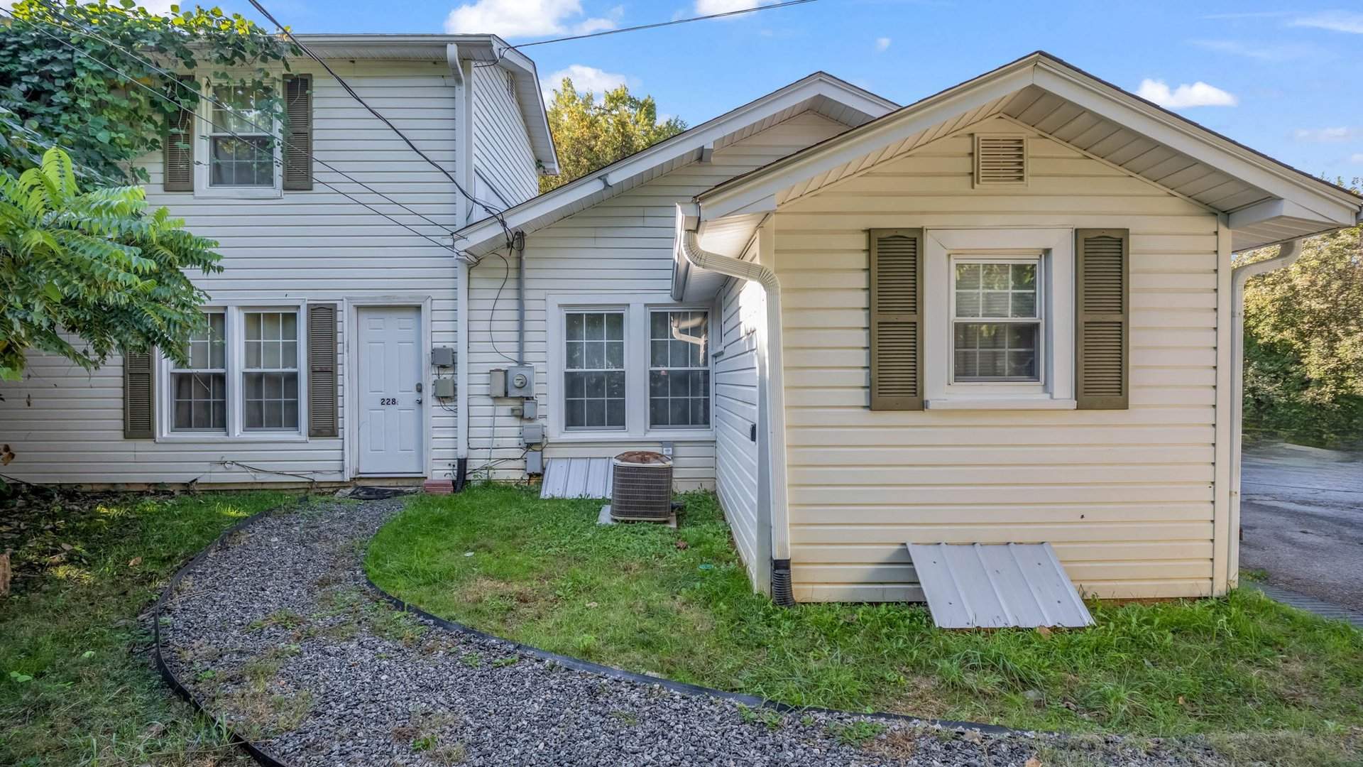 4-custom-228-stoney-mountain-rd
