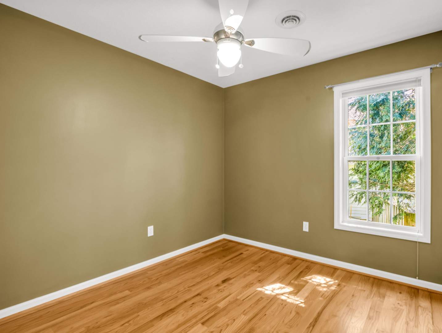 27-Cotton-Creek-Circle-Hendersonville-NC-25