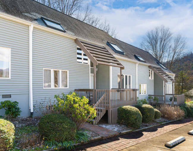2F Lynx Drive, Black Mountain