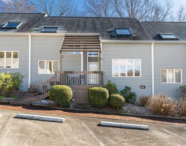 2F Lynx Drive, Black Mountain