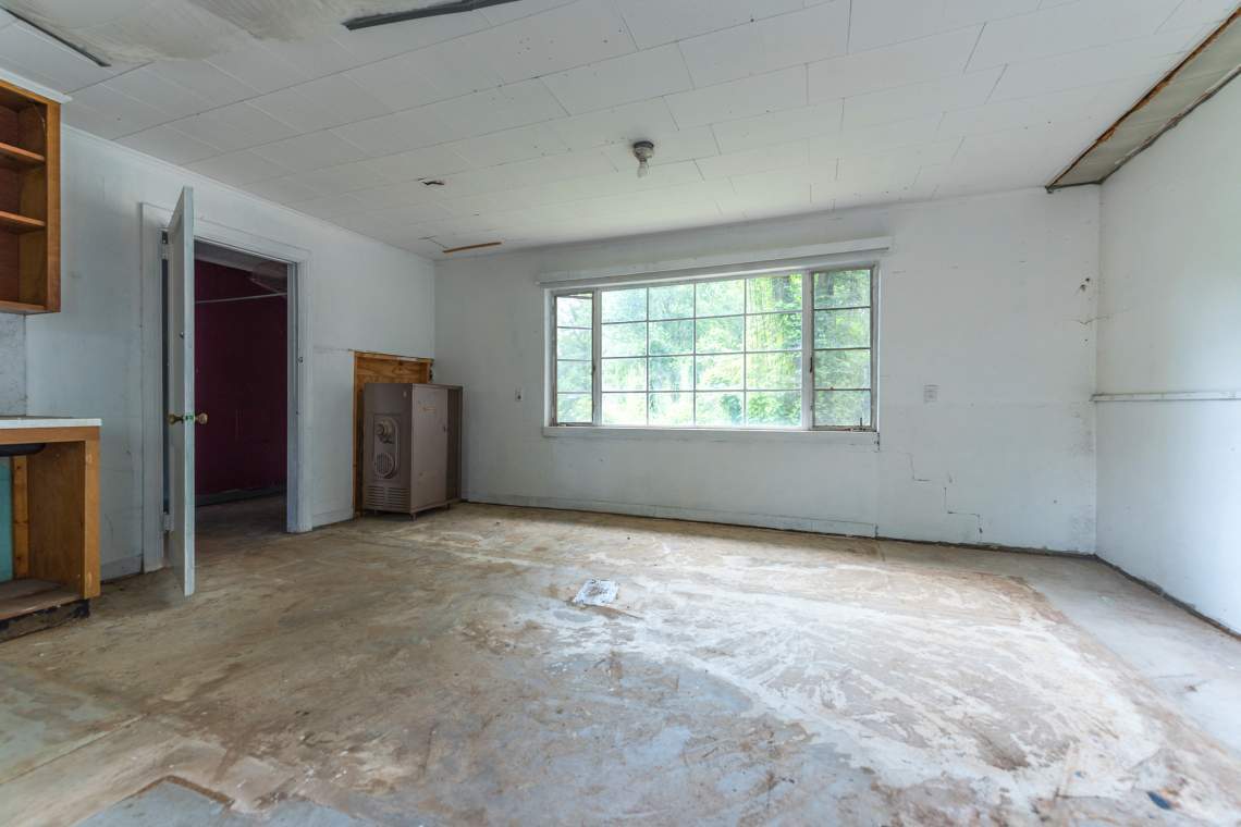 22-Garage-Inside-1