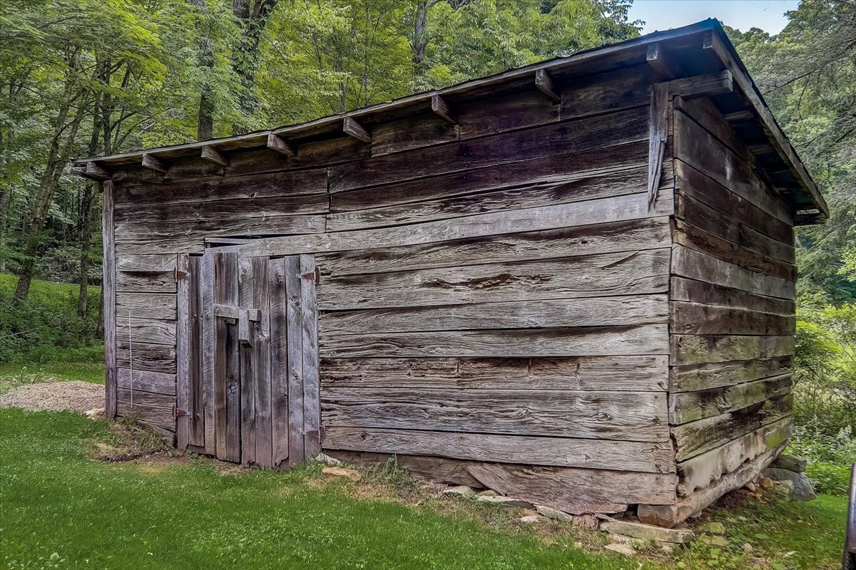 Old-wood-shed-original-to-property